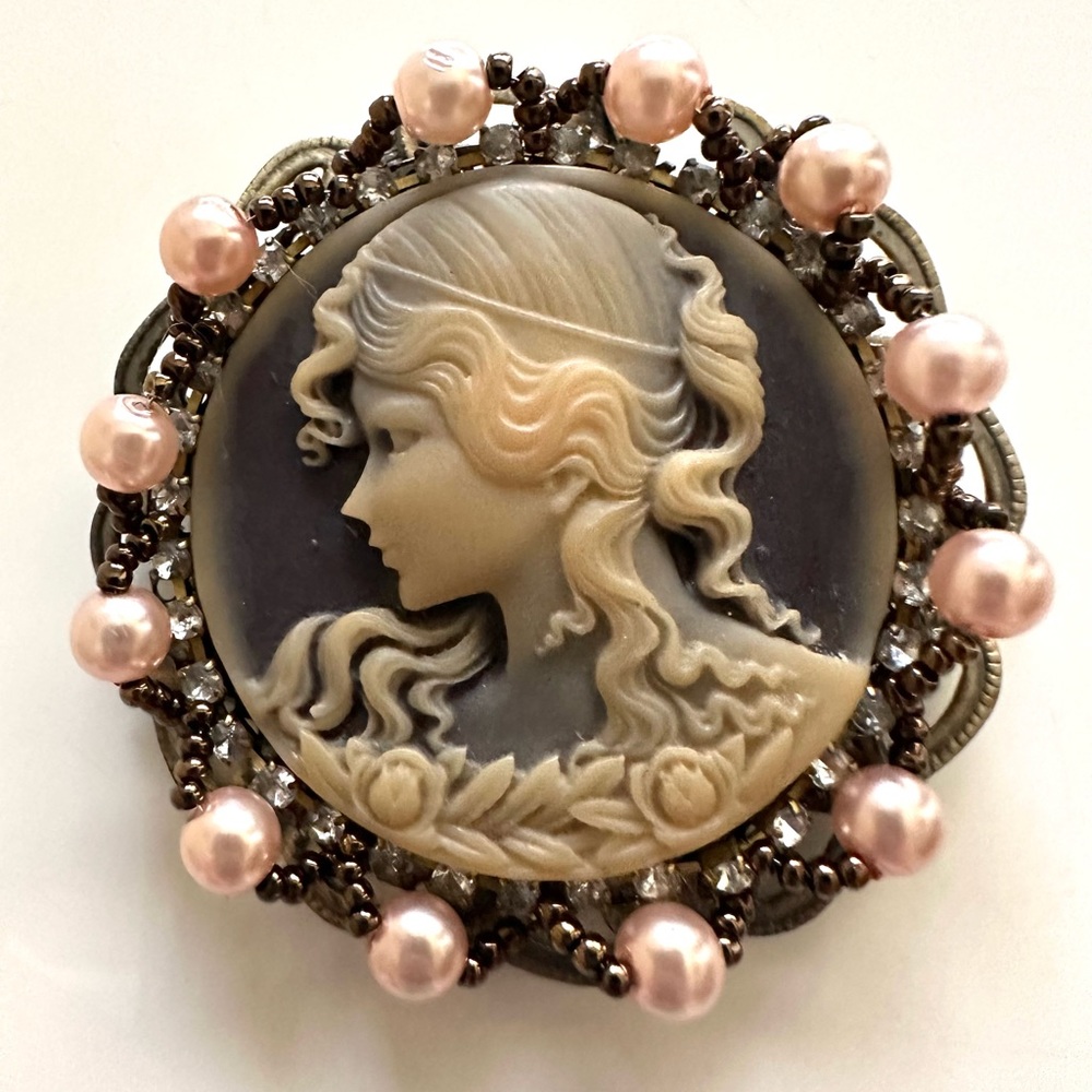 Fashion Faux Pearl & Rhinestone Bronze Tone Cameo Pin Brooch